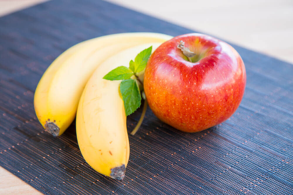 Which is healthier, a banana or an apple?