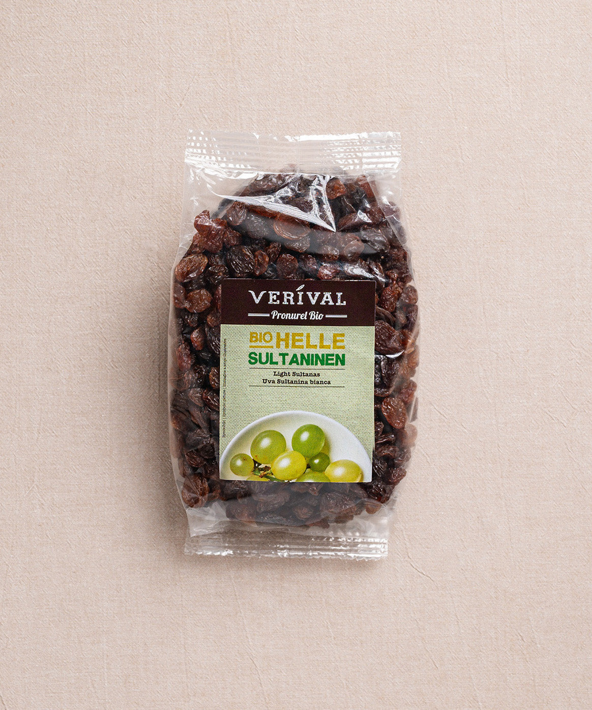Eine Packung Sultaninen Hell von Verival Bio befindet sich in einem durchsichtigen Folienbeutel mit Etikett und Traubenabbildung.