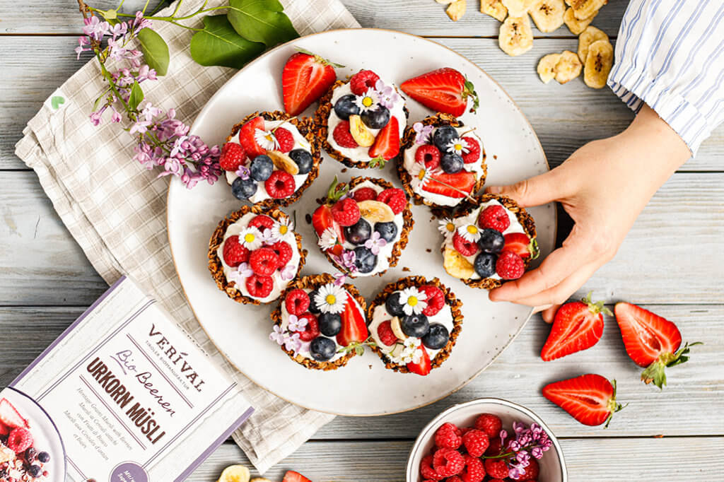 Recipe: Verival Granola tartlets with yoghurt cream and berries