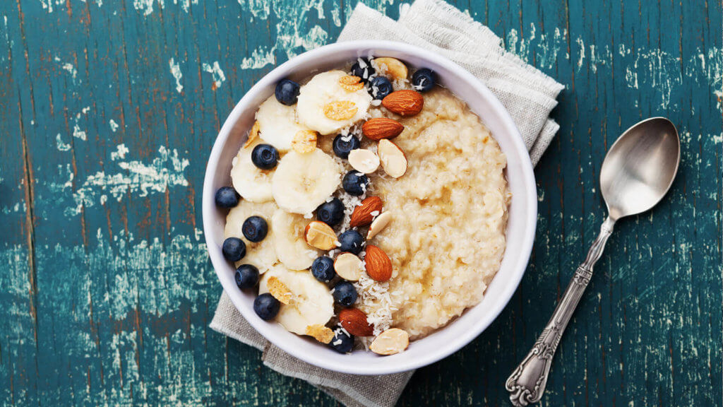 Haferflocken Porridge mit wichtigen & gesunden ungesättigten Fettsäuren