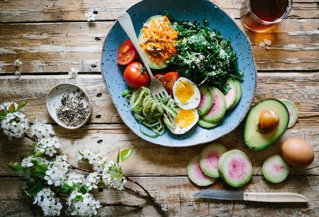 Clean Eating kann auch Spaß machen, ohne sich unter Druck setzen zu lassen.