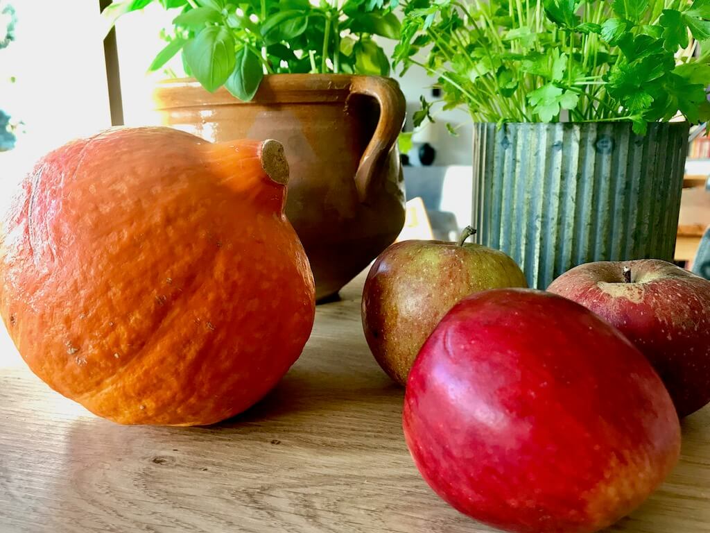 Kürbisse und Äpfel haben im Herbst Hochsaison.