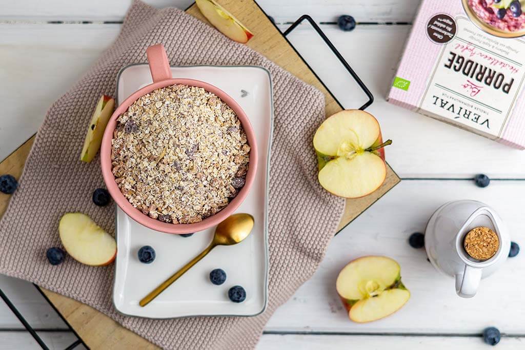 Porridge ist warmes und gesundes Frühstück