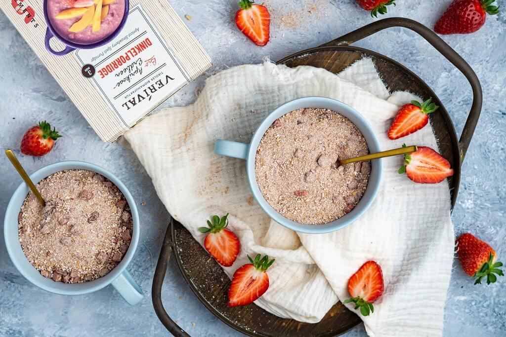 Porridge mit frischen Beeren sorgt für einen gesunden Start in den Tag