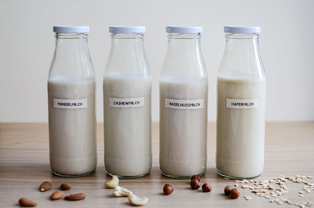 Pflanzendrinks für warmes Frühstück verwenden
