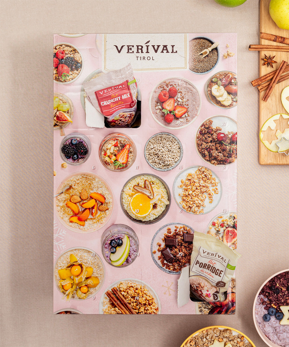 Die Verival Bio Adventskalender-Box Vegan präsentiert kreative Frühstücksschalen mit Früchten und Getreide – perfekt für ein Bio-Frühstück. 